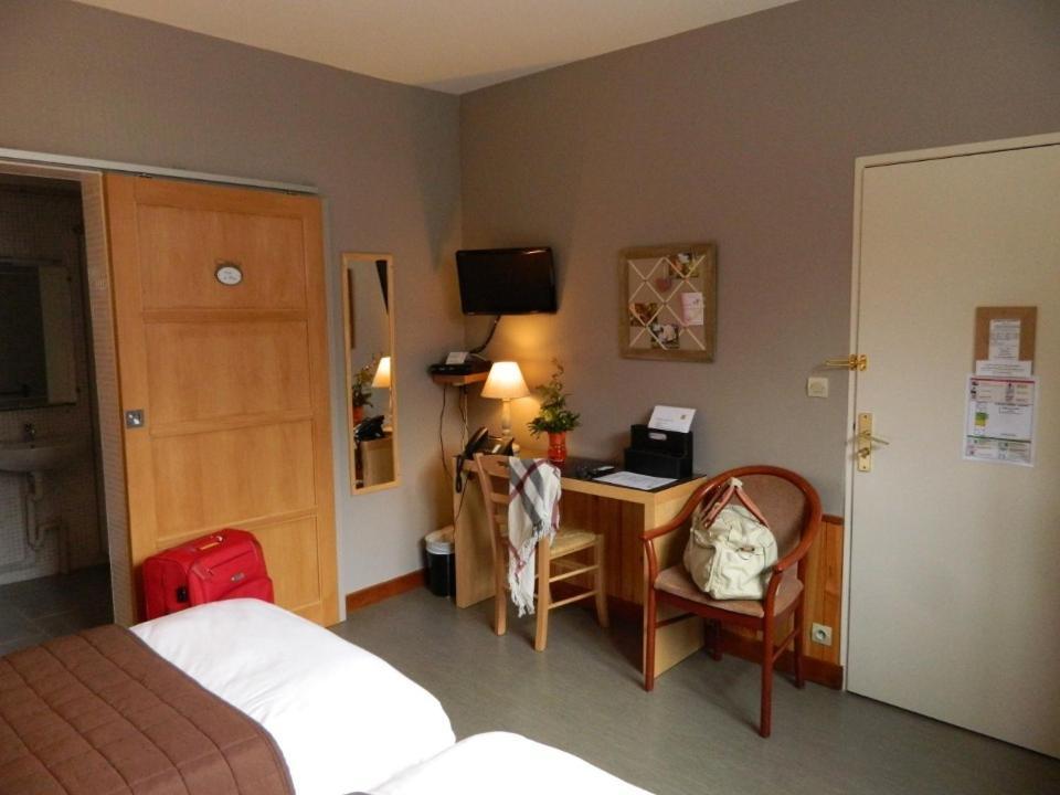 Logis - Auberge Du Colombier Guînes Pokoj fotografie